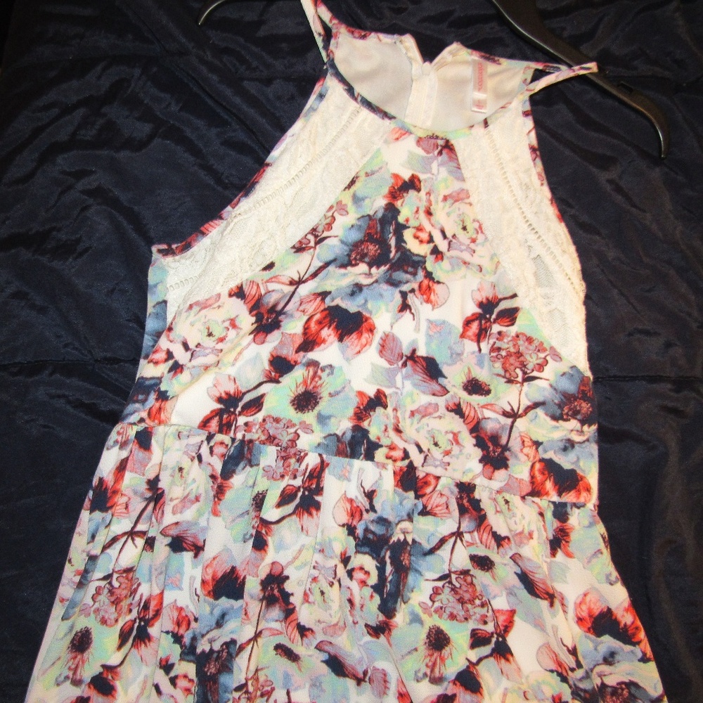 Flower Patterned Dress - Picture 3 of 4